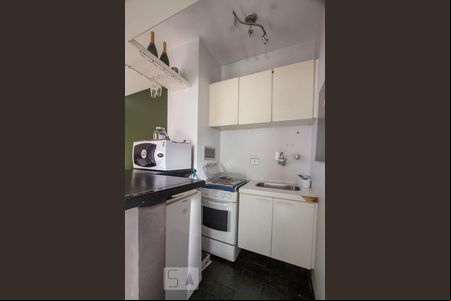 Cozinha de apartamento para alugar com 1 quarto, 44m² em Indianópolis, São Paulo