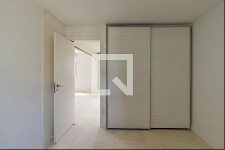 Quarto de apartamento à venda com 1 quarto, 70m² em Jardim Europa, São Paulo
