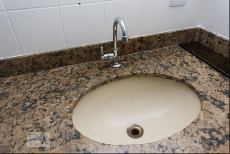 Detalhe do Banheiro de apartamento para alugar com 2 quartos, 65m² em Lapa, São Paulo