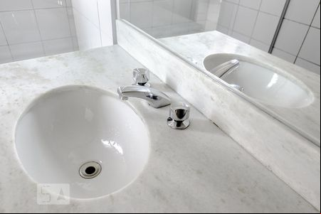 Banheiro da Suite de apartamento para alugar com 2 quartos, 93m² em Barro Preto, Belo Horizonte