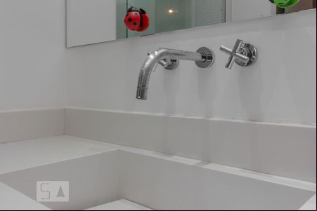 Banheiro de apartamento para alugar com 1 quarto, 70m² em Vila Suzana, São Paulo