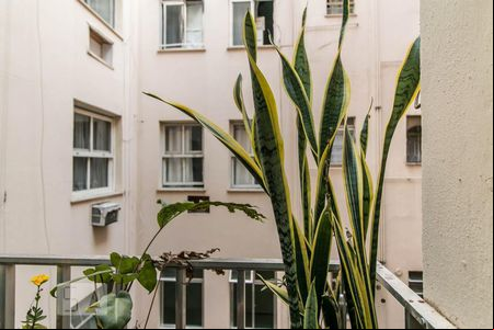 Vista quarto/sala de kitnet/studio para alugar com 1 quarto, 30m² em Tijuca, Rio de Janeiro