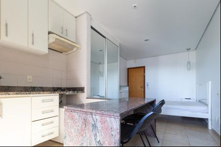 Cozinha de kitnet/studio para alugar com 1 quarto, 34m² em Centro, Belo Horizonte