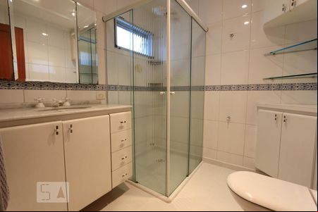 Banheiro de apartamento para alugar com 4 quartos, 159m² em Real Parque, São Paulo