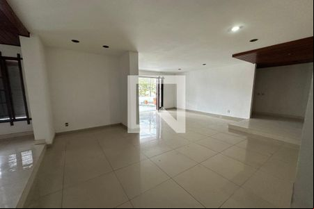 Sala de casa para alugar com 5 quartos, 450m² em Freguesia (jacarepaguá), Rio de Janeiro