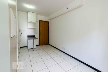 Sala de apartamento para alugar com 1 quarto, 27m² em Zona Industrial (guará), Brasília