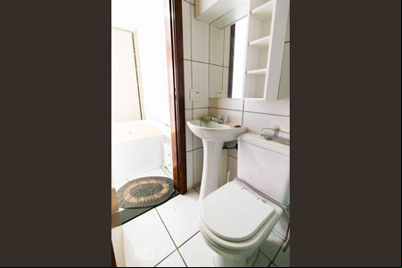 Banheiro de apartamento para alugar com 1 quarto, 27m² em Zona Industrial (guará), Brasília