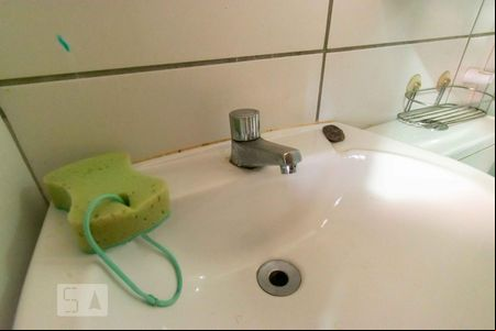 Pia do Banheiro de apartamento para alugar com 1 quarto, 27m² em Zona Industrial (guará), Brasília