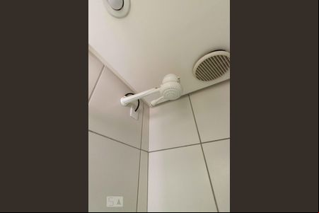 Chuveiro de apartamento para alugar com 1 quarto, 27m² em Zona Industrial (guará), Brasília