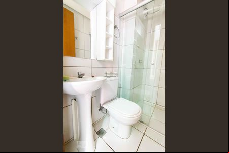 Banheiro de apartamento para alugar com 1 quarto, 27m² em Zona Industrial (guará), Brasília