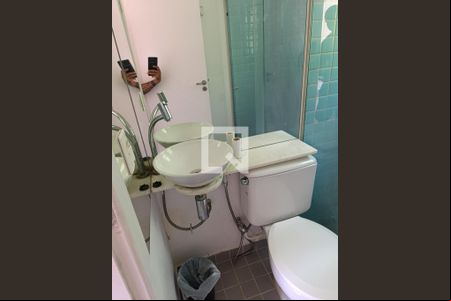 Banheiro de apartamento à venda com 1 quarto, 26m² em Botafogo, Rio de Janeiro