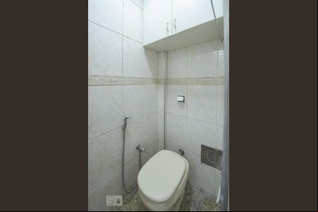 Banheiro de kitnet/studio para alugar com 1 quarto, 18m² em Flamengo, Rio de Janeiro