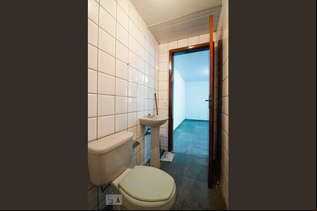 Banheiro de kitnet/studio para alugar com 1 quarto, 35m² em Água Branca, São Paulo