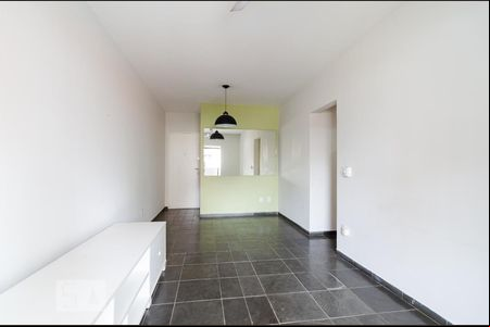 Sala de apartamento para alugar com 2 quartos, 81m² em Cambuí, Campinas