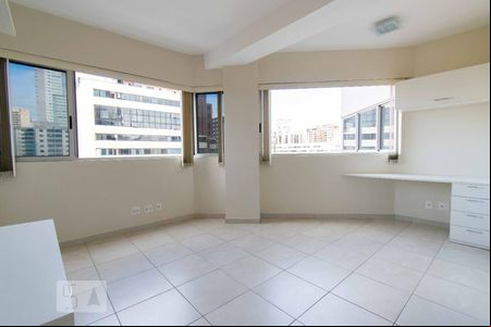 Sala de apartamento para alugar com 1 quarto, 40m² em Asa Sul, Brasília