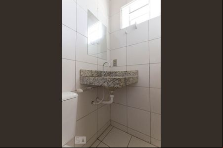 Banheiro de kitnet/studio para alugar com 1 quarto, 37m² em Setor Leste Universitário, Goiânia