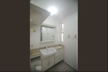 Banheiro de apartamento para alugar com 3 quartos, 65m² em Vila Carrão, São Paulo