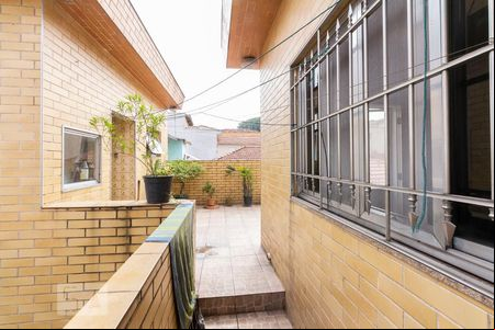 Quintal de o a área de serviço e casa 2 de casa para alugar com 5 quartos, 370m² em Vila Carrão, São Paulo