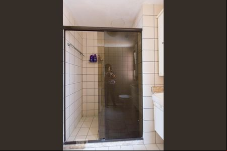 Banheiro de apartamento para alugar com 2 quartos, 63m² em Teresópolis, Porto Alegre