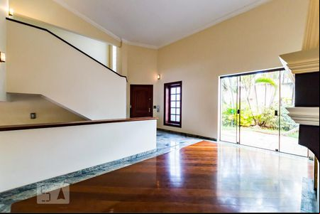 Sala com Lareira de casa de condomínio à venda com 4 quartos, 350m² em Bairro das Palmeiras, Campinas