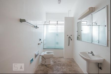 Banheiro para cadeirante Sala de Estar ou recepção.  de casa à venda com 6 quartos, 269m² em Centro, Novo Hamburgo