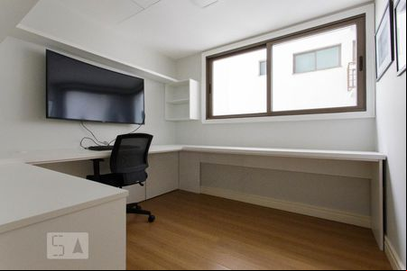 Escritório de apartamento para alugar com 4 quartos, 140m² em Três Figueiras, Porto Alegre