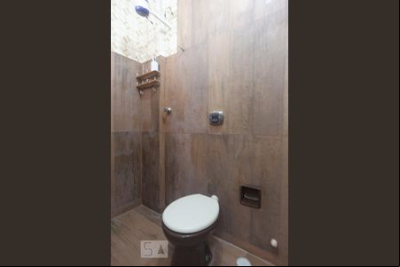 Banheiro de kitnet/studio para alugar com 1 quarto, 42m² em Centro, Campinas