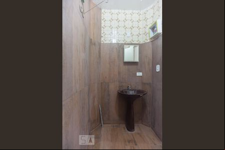 Banheiro de kitnet/studio para alugar com 1 quarto, 42m² em Centro, Campinas