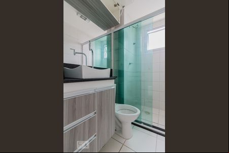 Banheiro de apartamento à venda com 2 quartos, 50m² em Vila Homero Thon, Santo André