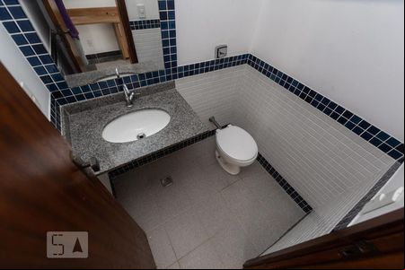 Lavabo de casa de condomínio para alugar com 3 quartos, 136m² em Vargem Pequena, Rio de Janeiro