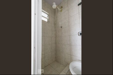 Banheiro de kitnet/studio para alugar com 1 quarto, 32m² em Curicica, Rio de Janeiro