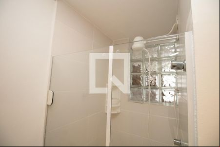 Banheiro-box e chuveiro  de apartamento à venda com 1 quarto, 34m² em Moema, São Paulo