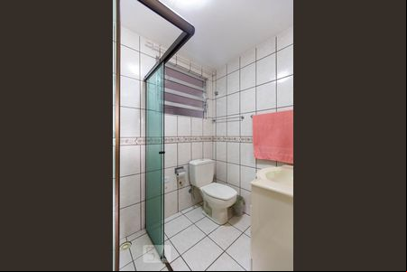 Banheiro de apartamento à venda com 3 quartos, 74m² em Teresópolis, Porto Alegre