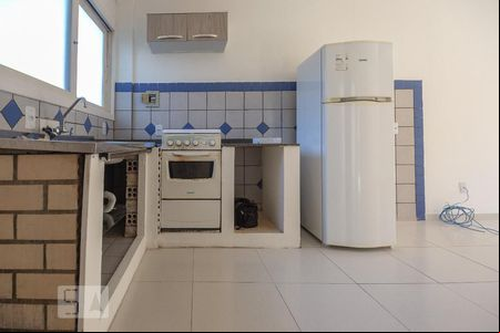 Cozinha de apartamento para alugar com 2 quartos, 55m² em Lagoa da Conceição, Florianópolis