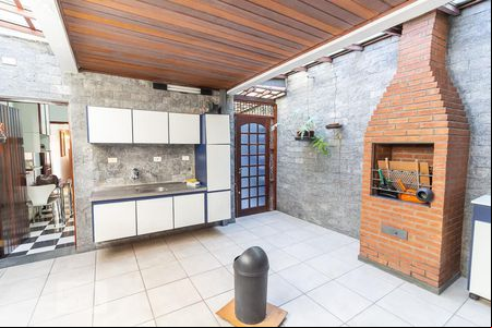 Quintal e Churrasqueira de casa para alugar com 3 quartos, 280m² em Parque Jabaquara, São Paulo