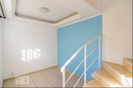 Sala de casa de condomínio à venda com 3 quartos, 85m² em Vila Eldízia, Santo André