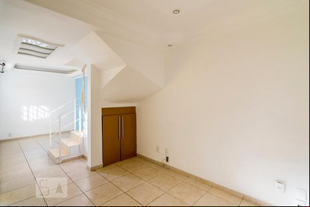 Sala de casa de condomínio à venda com 3 quartos, 85m² em Vila Eldízia, Santo André