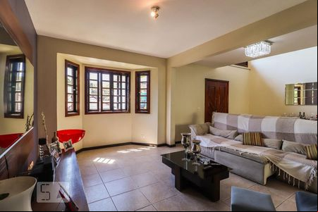 Sala de casa de condomínio para alugar com 5 quartos, 360m² em Taquara, Rio de Janeiro