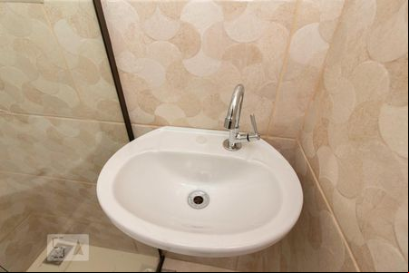 Pia de kitnet/studio para alugar com 1 quarto, 13m² em Pilares, Rio de Janeiro