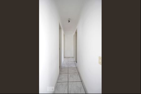 Corredor de apartamento para alugar com 3 quartos, 73m² em Vila Suzana, São Paulo