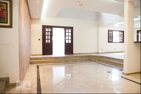 Sala de casa para alugar com 4 quartos, 399m² em Vila Osvaldo Rosa, Goiânia