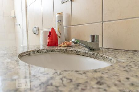 Banheiro  de apartamento à venda com 3 quartos, 90m² em Fernão Dias, Belo Horizonte