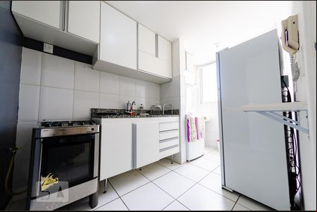 Cozinha de apartamento para alugar com 2 quartos, 70m² em Caiçaras, Belo Horizonte