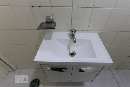 Banheiro de apartamento para alugar com 1 quarto, 28m² em Liberdade, São Paulo