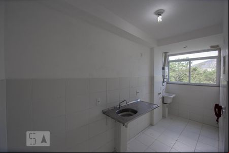 Cozinha de apartamento para alugar com 2 quartos, 43m² em Vargem Pequena, Rio de Janeiro