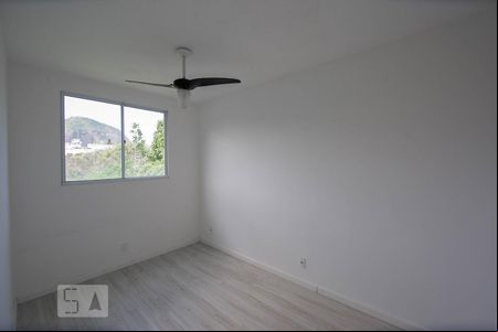Quarto 2 de apartamento para alugar com 2 quartos, 43m² em Vargem Pequena, Rio de Janeiro