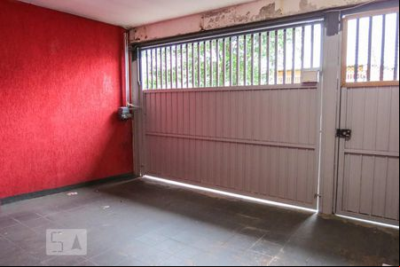 Garagem.  de casa para alugar com 2 quartos, 64m² em Vila Yolanda, Osasco