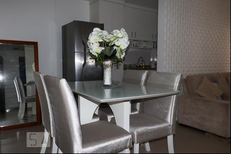 Sala de apartamento para alugar com 1 quarto, 54m² em Barra da Tijuca, Rio de Janeiro