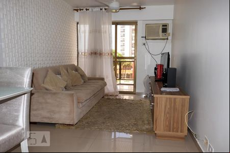 Sala de apartamento para alugar com 1 quarto, 54m² em Barra da Tijuca, Rio de Janeiro
