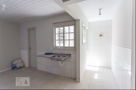 Sala e cozinha de casa de condomínio para alugar com 1 quarto, 36m² em Camaquã, Porto Alegre